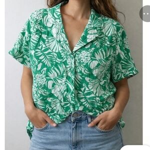 Nicole Miller• 100% Linen Green and White Tropical Print Button-Down Shirt. Sz M